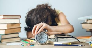 Kellakeeramine sööb igal sügisel töötajate energiat ja ettevõtete tootlikkust 